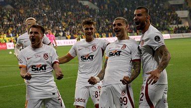 G­a­l­a­t­a­s­a­r­a­y­­d­a­ ­8­ ­f­u­t­b­o­l­c­u­ ­i­l­k­ ­k­e­z­ ­ş­a­m­p­i­y­o­n­l­u­k­ ­y­a­ş­a­d­ı­